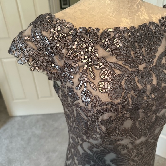 Tadashi Shoji Silver Lace Wedding Dress - Picture 7 of 8